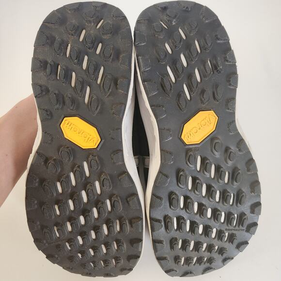 New Balance Black Gray Women's Sneakers Hierro Trail Vibram Fresh Foam 8D Wide - Picture 8 of 10